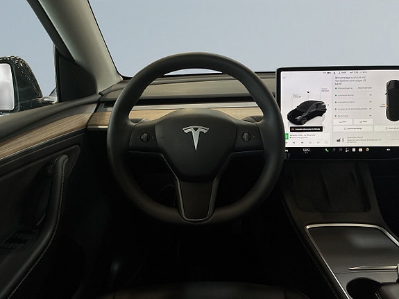 Tesla Model Y 10 of 27