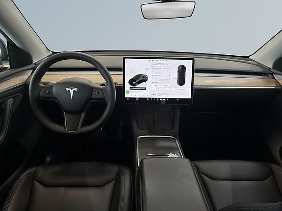 Tesla Model Y 9 of 27