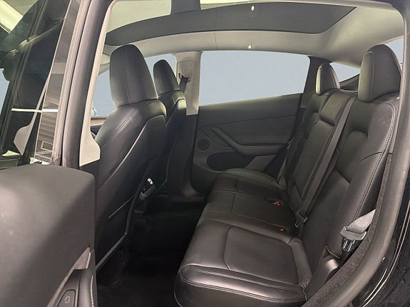 Tesla Model Y 14 of 27