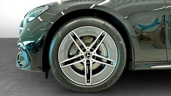 Mercedes-Benz E300 10 of 12