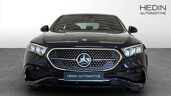 Mercedes-Benz E300 de 4 of 12