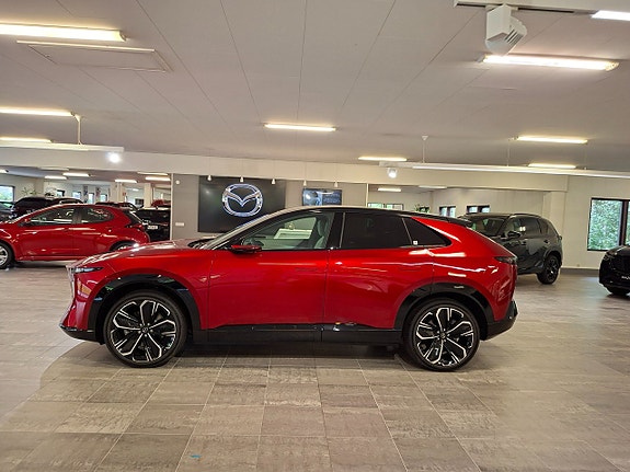 Mazda CX-6e 12 of 23