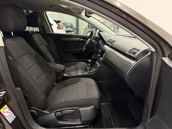 Volkswagen Passat 12 of 20