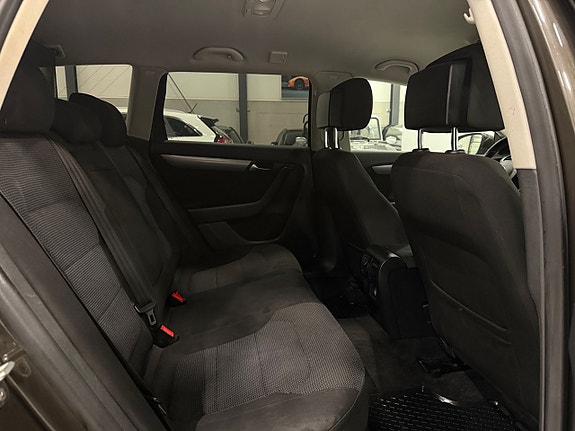 Volkswagen Passat 13 of 20