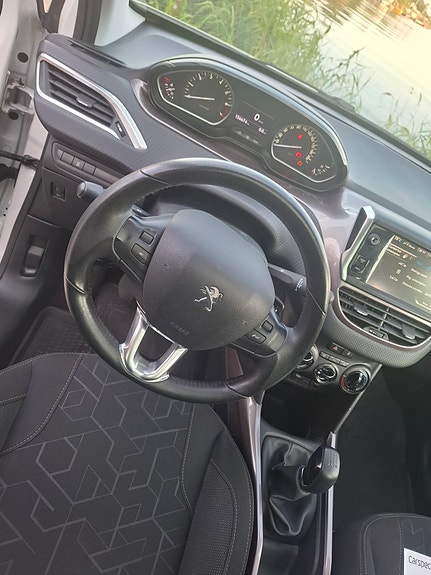 Peugeot 2008 11 of 15