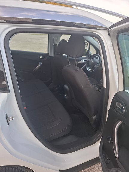 Peugeot 2008 8 of 15