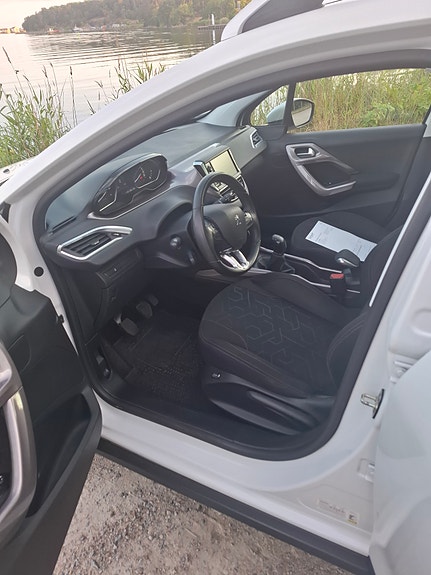 Peugeot 2008 6 of 15