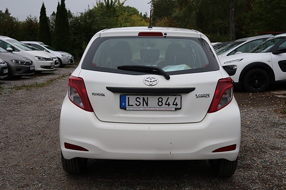 Toyota Yaris 4 of 6