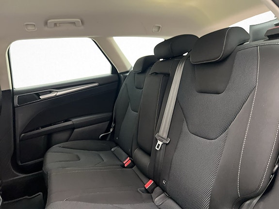 Ford Mondeo 13 of 28