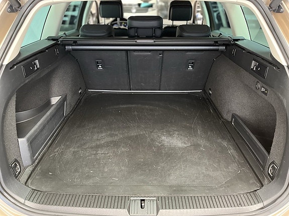 Volkswagen Passat 7 of 14