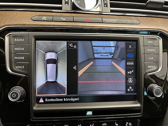 Volkswagen Passat 8 of 14