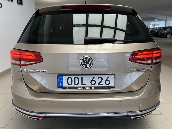 Volkswagen Passat 4 of 14