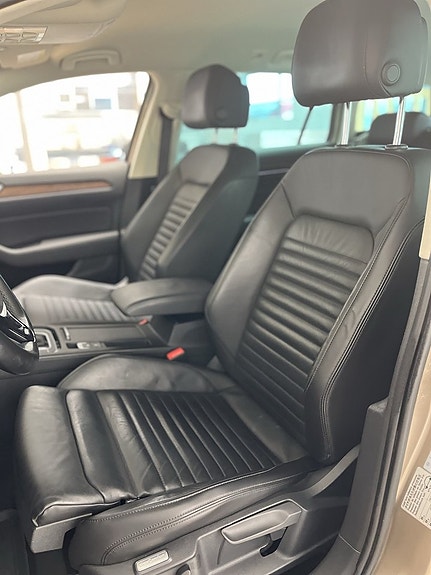 Volkswagen Passat 11 of 14