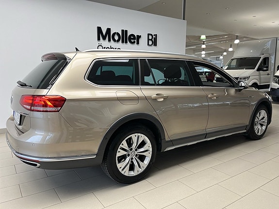 Volkswagen Passat 3 of 14