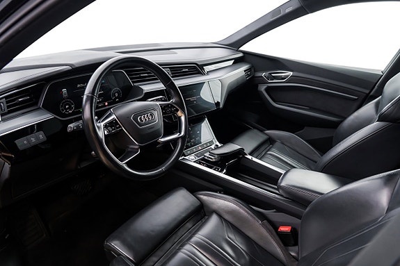 Audi e-tron 10 of 25