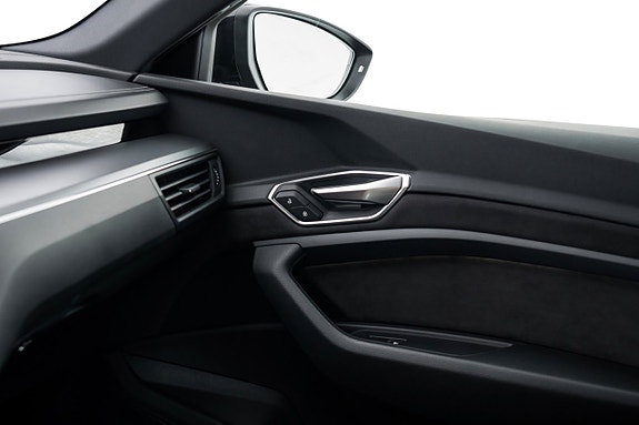 Audi e-tron 18 of 25
