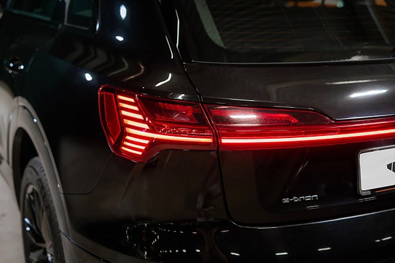 Audi e-tron 9 of 25