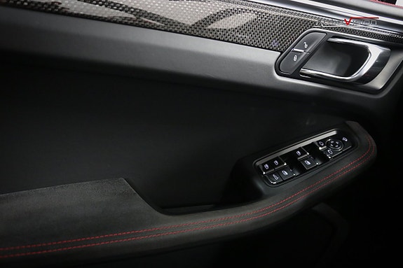 Porsche Macan GTS 21 of 30