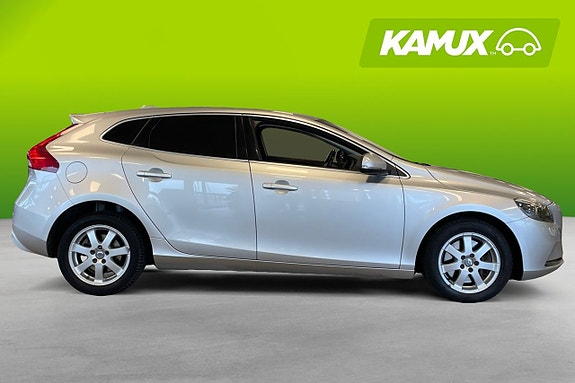 Volvo V40 2 of 26