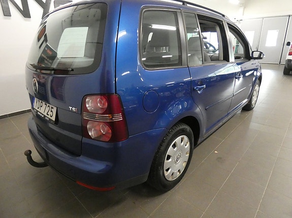 Volkswagen Touran 5 of 17