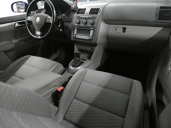 Volkswagen Touran 13 of 17