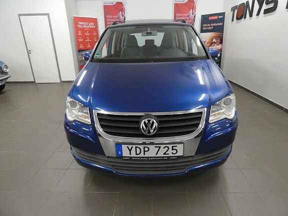 Volkswagen Touran 2 of 17