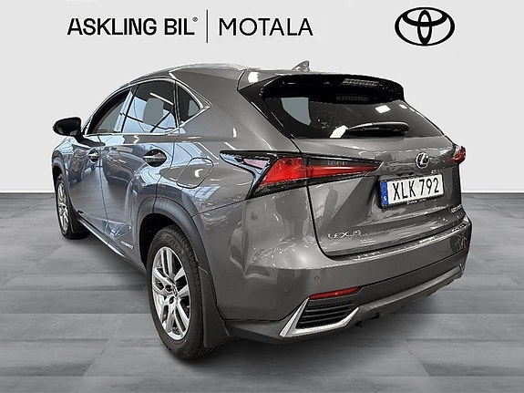 Lexus NX300h 3 of 11