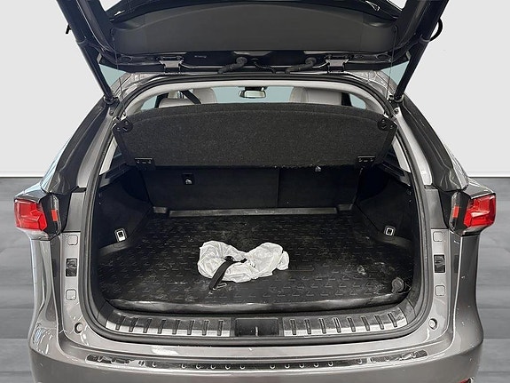 Lexus NX300h 11 of 11