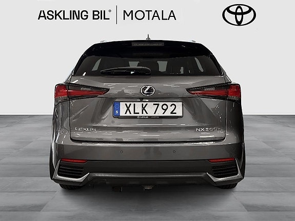 Lexus NX300h 5 of 11