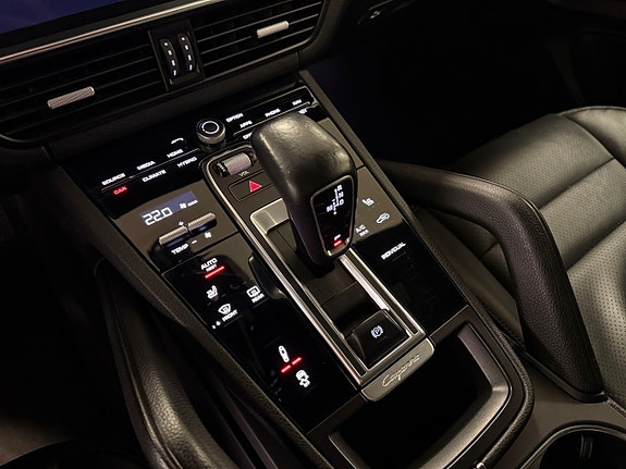 Porsche Cayenne 13 of 17