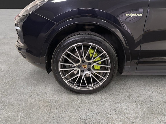 Porsche Cayenne 16 of 17