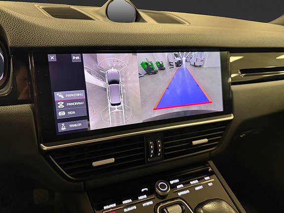Porsche Cayenne 14 of 17