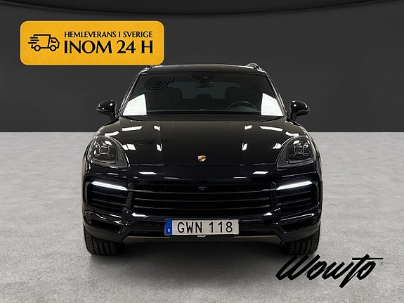 Porsche Cayenne 2 of 17