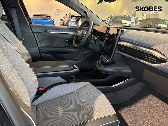 Renault Scenic E-Tech 10 of 20