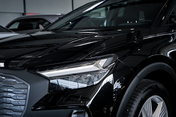 Audi Q4 e-tron 4 of 30