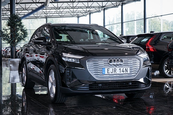 Audi Q4 e-tron 3 of 30