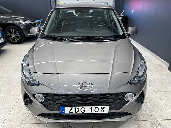 Hyundai i10 2 of 16