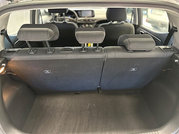 Hyundai i10 6 of 16