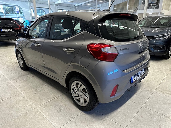 Hyundai i10 4 of 16