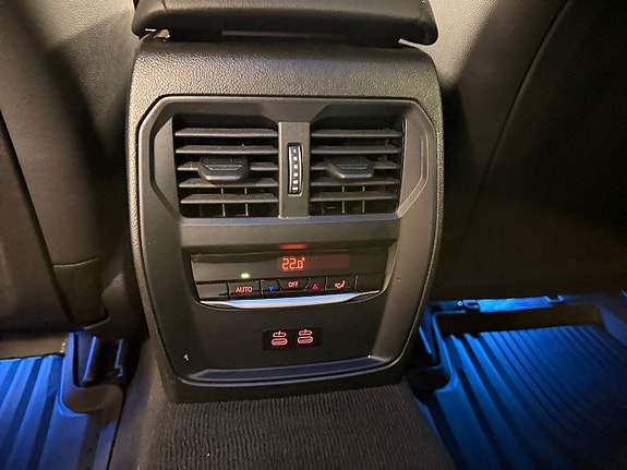 BMW 330e 11 of 20
