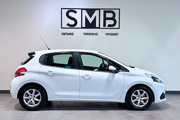 Peugeot 208 3 of 26