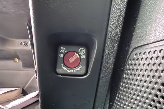 Peugeot 208 23 of 26