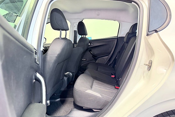 Peugeot 208 15 of 26