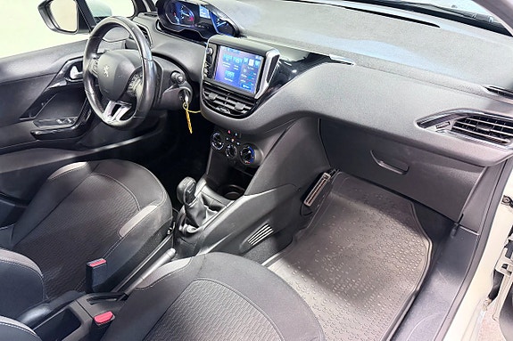 Peugeot 208 11 of 26