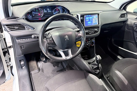 Peugeot 208 8 of 26