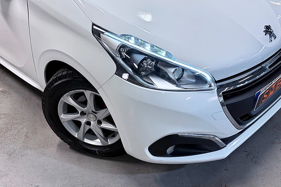 Peugeot 208 24 of 26