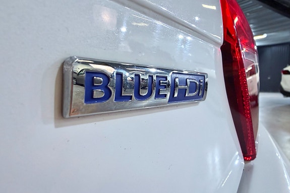 Peugeot 208 16 of 26