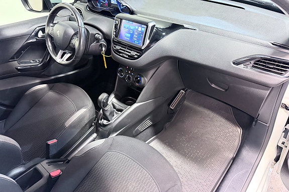 Peugeot 208 12 of 26