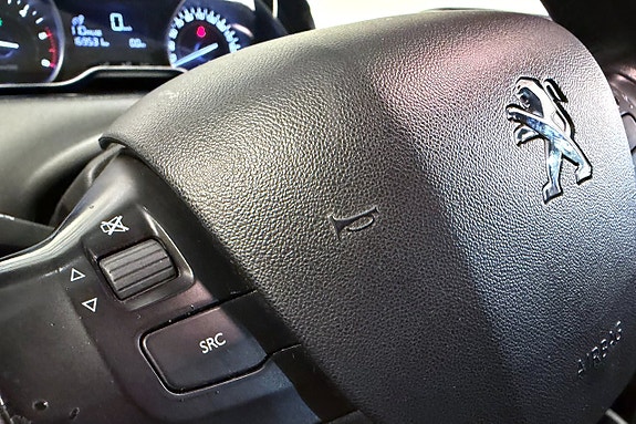 Peugeot 208 18 of 26