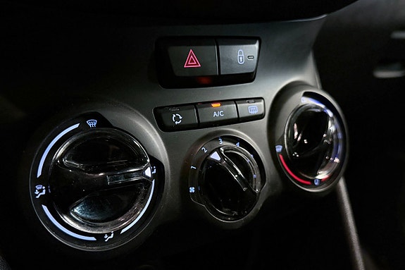 Peugeot 208 21 of 26